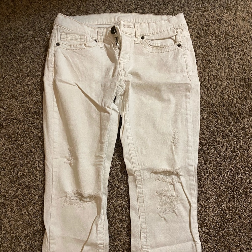 White distressed jeans